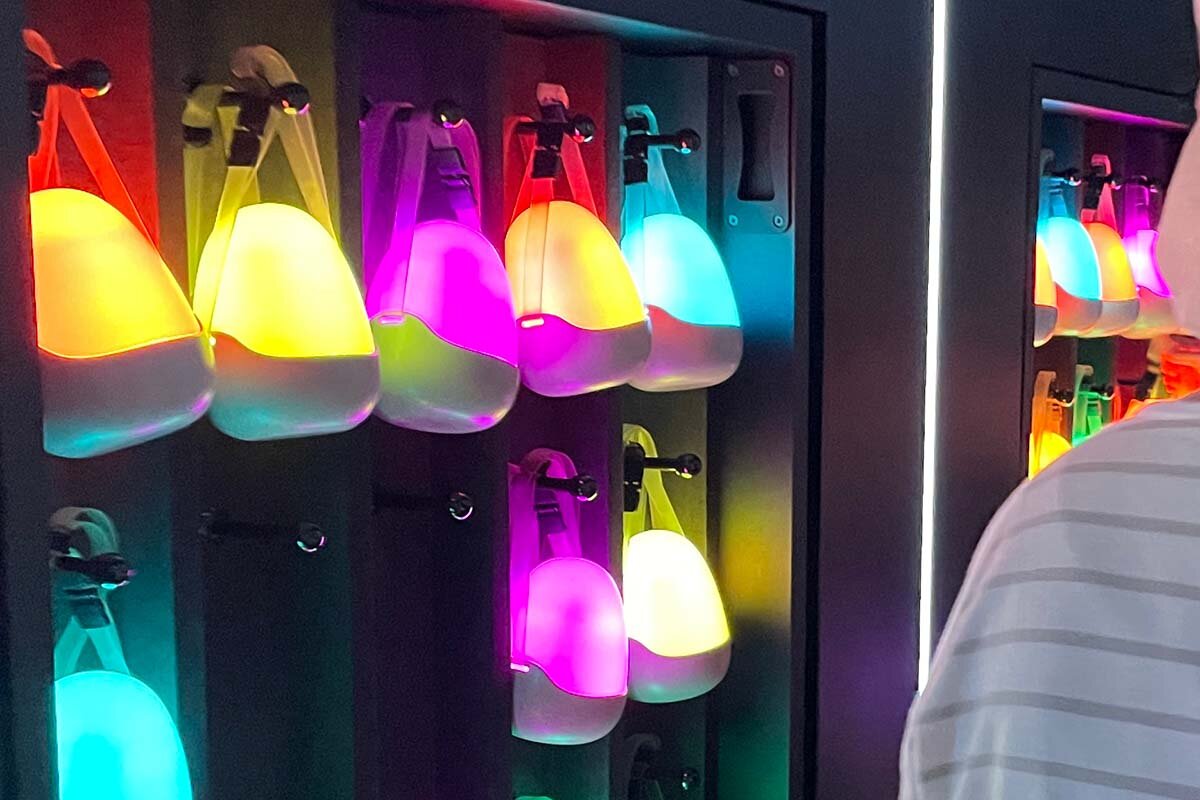 「電力館 可能性のタマゴたち」のタマゴ型デバイス外殻（2025年7月6日撮影）