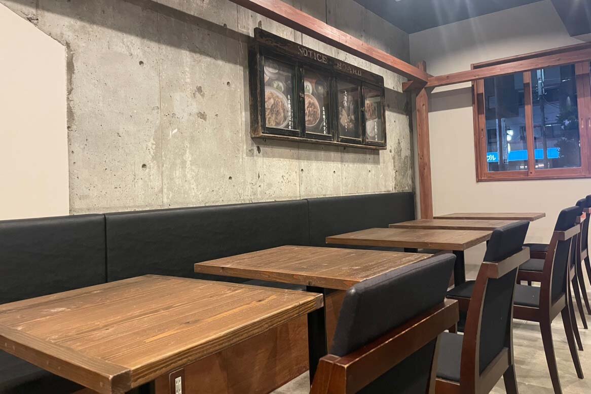 「生姜焼き食堂　上出来　西田辺店」の店内