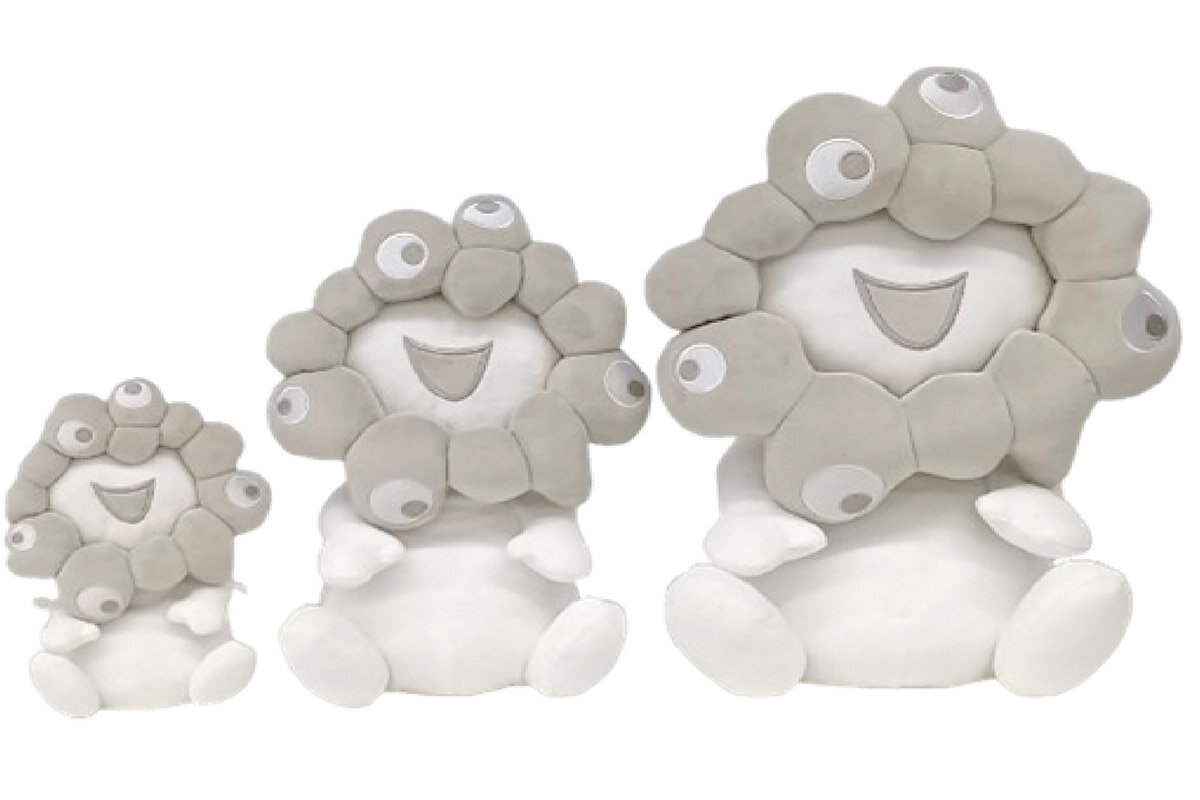 「EXPO2025 ミャクミャク お手玉風ぬいぐるみ」（左から、 S4,400円・M7,150円・L9,900円・税込）