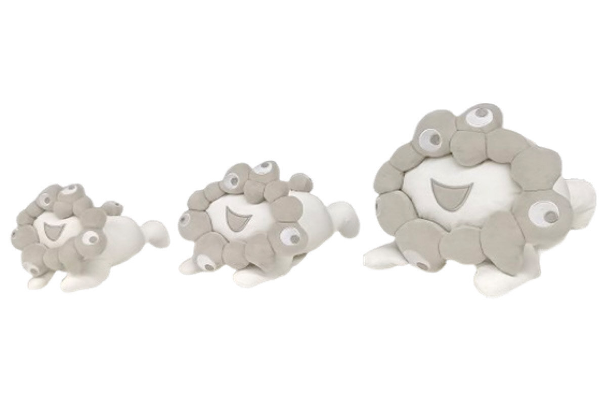 「EXPO2025 ミャクミャク 這型ぬいぐるみ」（左から、S4,950円・M6,380円・L8,800円・税込）