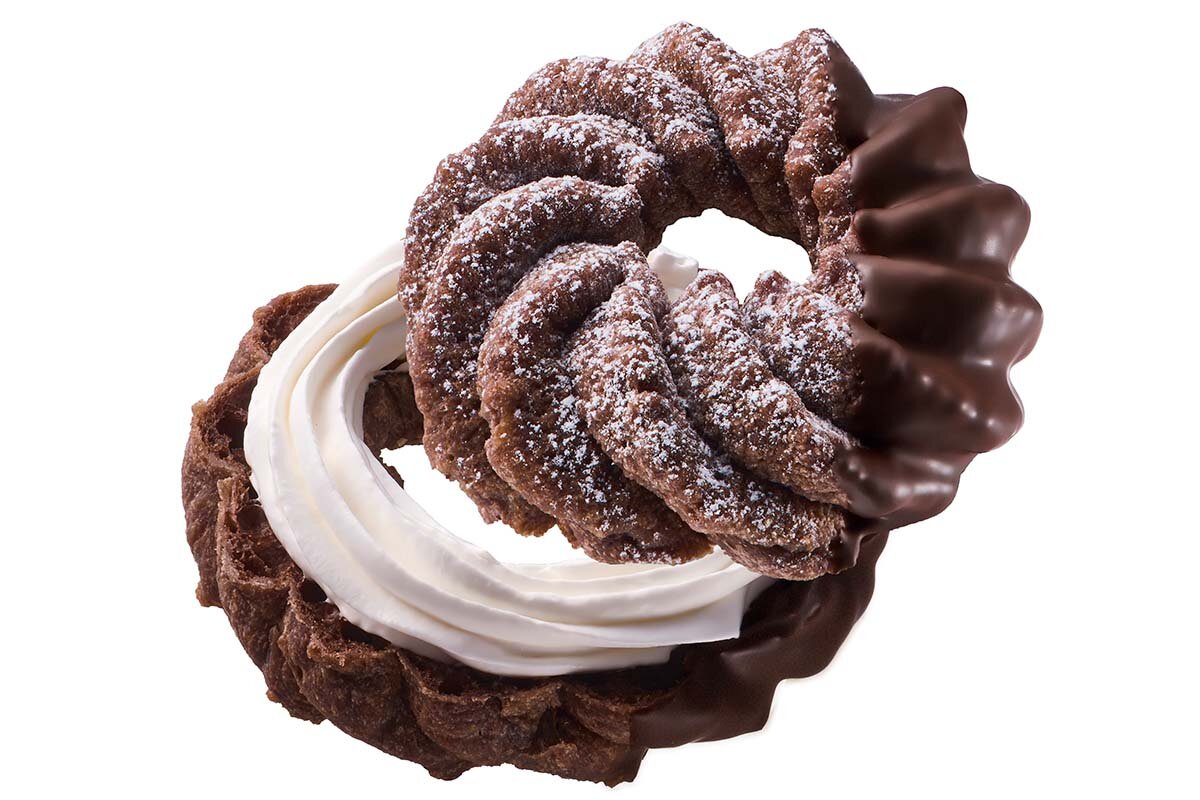 ホイップクリームの入った「エンゼルショコラ」（テイクアウト194円 、イートイン198円）