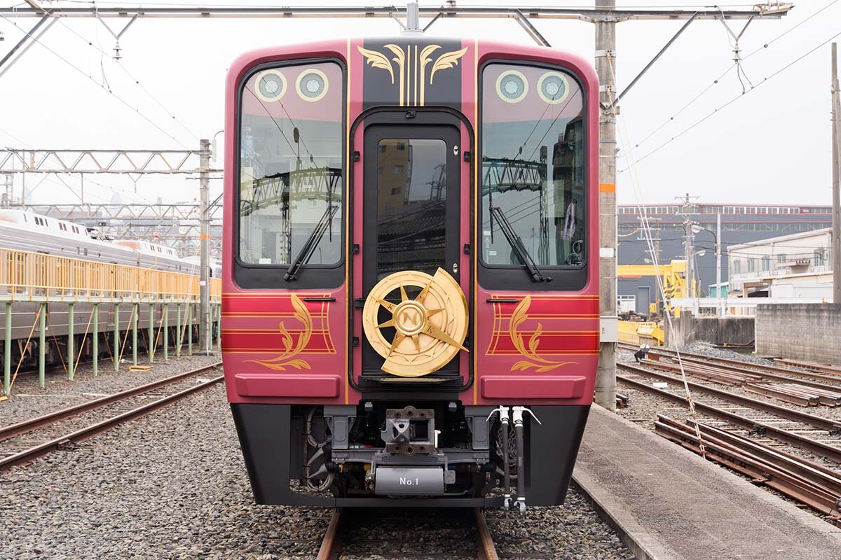 新観光列車「GRAN 天空」4号車の車両正面