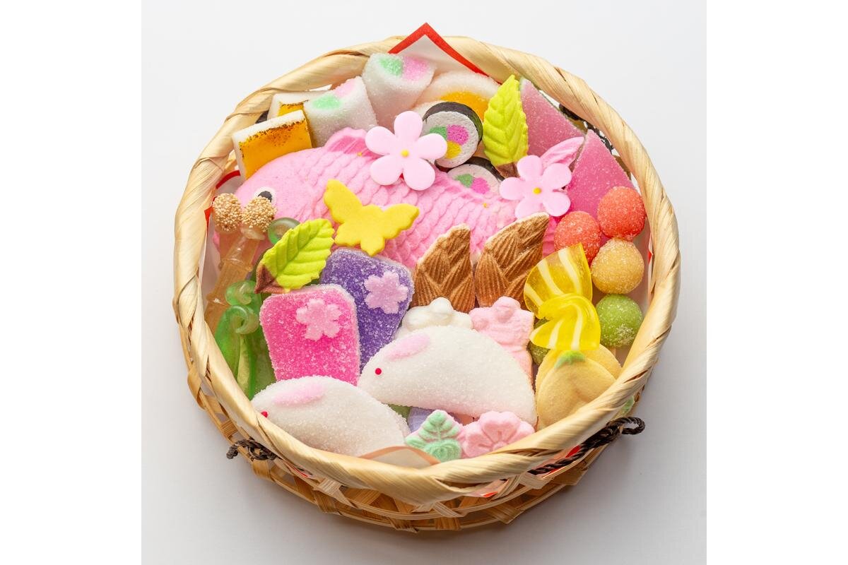 「鍵善良房」の篭盛り『ひな菓子』（京都市東山区）