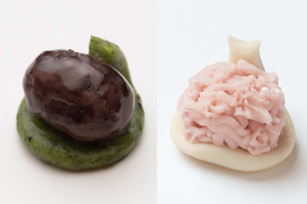 「鍵善良房」の「ひちぎり」（各580円・税込）。左：草餅の土台に黒つぶあん、右：こなしの土台にきんとん（京都市東山区）