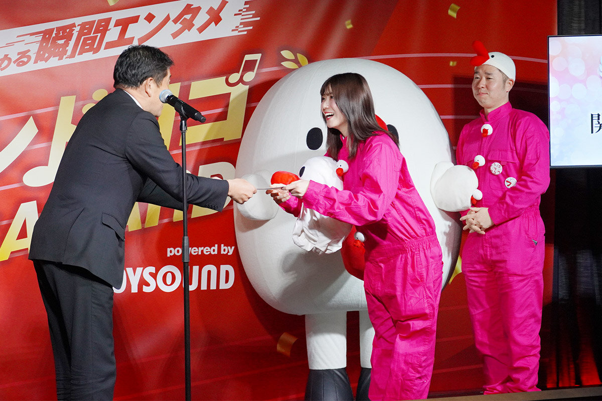決勝ステージで見事なサウンドロゴ歌唱を披露し、「安井正博」賞を受賞したチームカンテレ（2026年2月18日・都内）