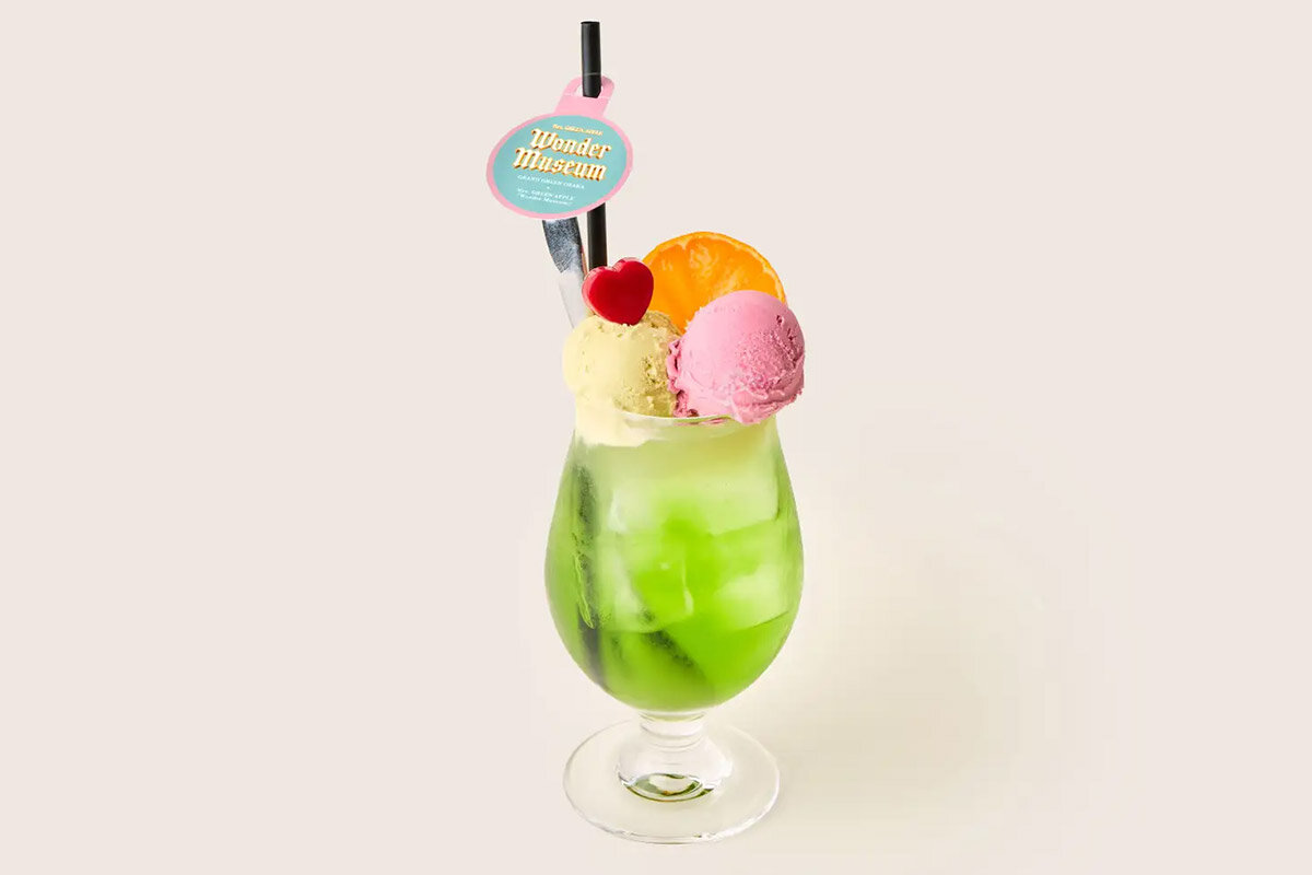 「JULIAN♡SUCRÉ♡ACID」（南館地下1階）とのコラボメニュー「グリーンアップルクリームソーダ」（1,180円・税込）