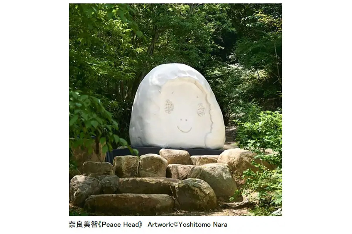 「SIKIガーデン～音の散策路～」内に展示されている、奈良美智の野外彫刻作品『Peace Head』