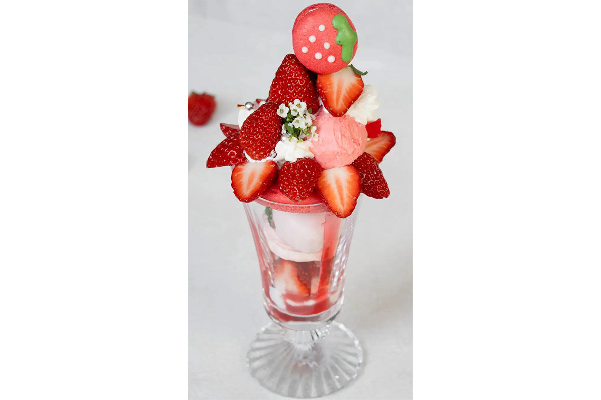 1日10食限定の「あまりんパフェ」（パフェ＋コーヒー・紅茶・選べるカラードリンクいずれより1ドリンク、6,000円・税サ込）