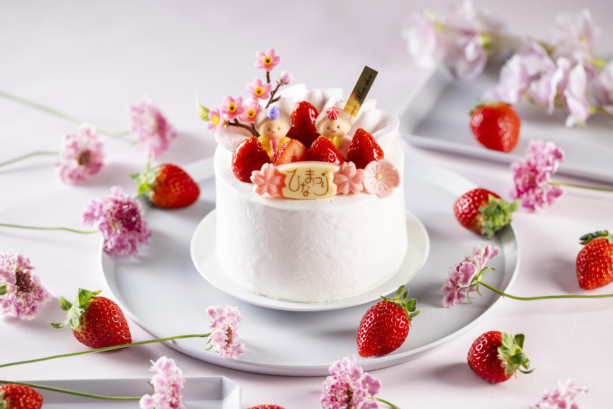 モンシェールの「堂島ロール」のクリームがたっぷり使用された「おひなまつりの宴」（大阪市北区）