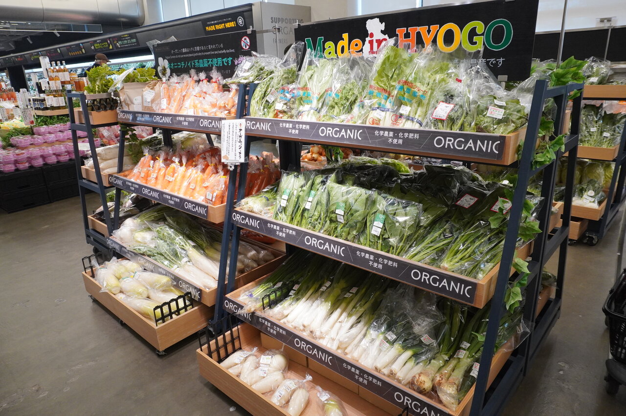 地元農家による野菜コーナー（ヤマダストアー六甲アイランド店・神戸市東灘区）