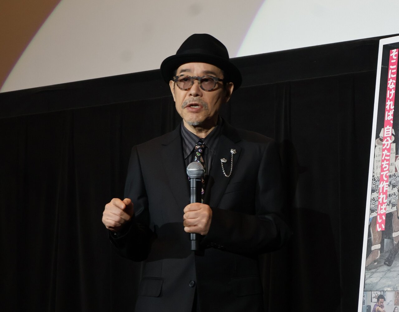 映画への熱い思いを語る田口トモロヲ監督（２月26日、大阪市中央区）