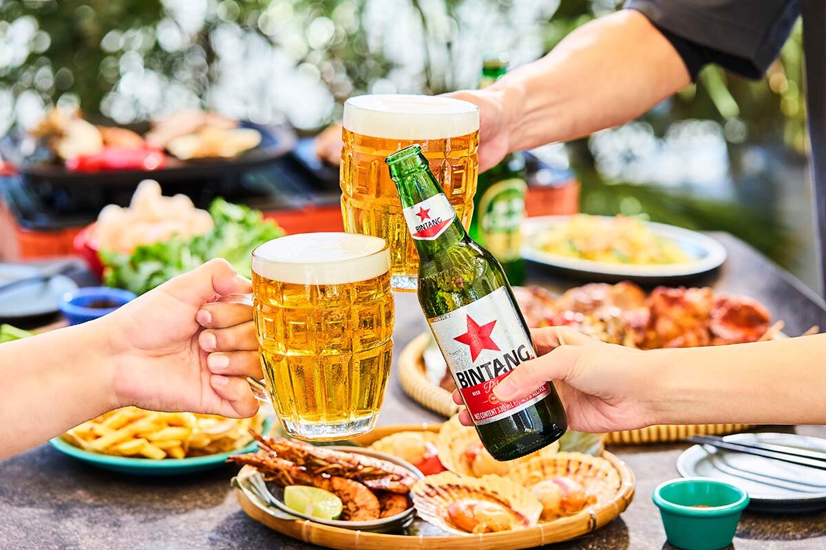 飲み放題はチャーンビール（タイ）やビンタンビール（インドネシア）などのビールをはじめとするアルコールに、自家製レモネードなどのノンアルも充実