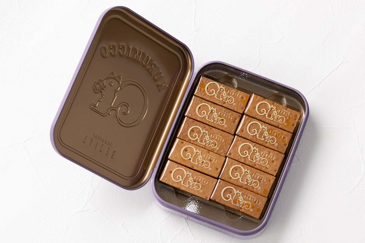 「クルミッ子10個入（缶）ライラック」は、かわいい缶のなかに10個の「クルミッ子」が