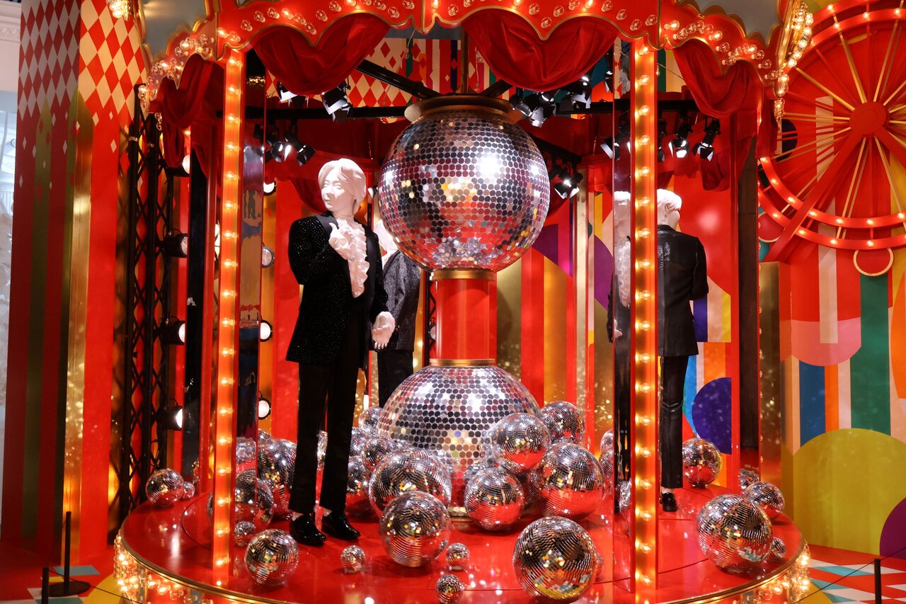 「DANCE‐GO‐ROUND」の華やかな世界（大阪市北区、３月１日）