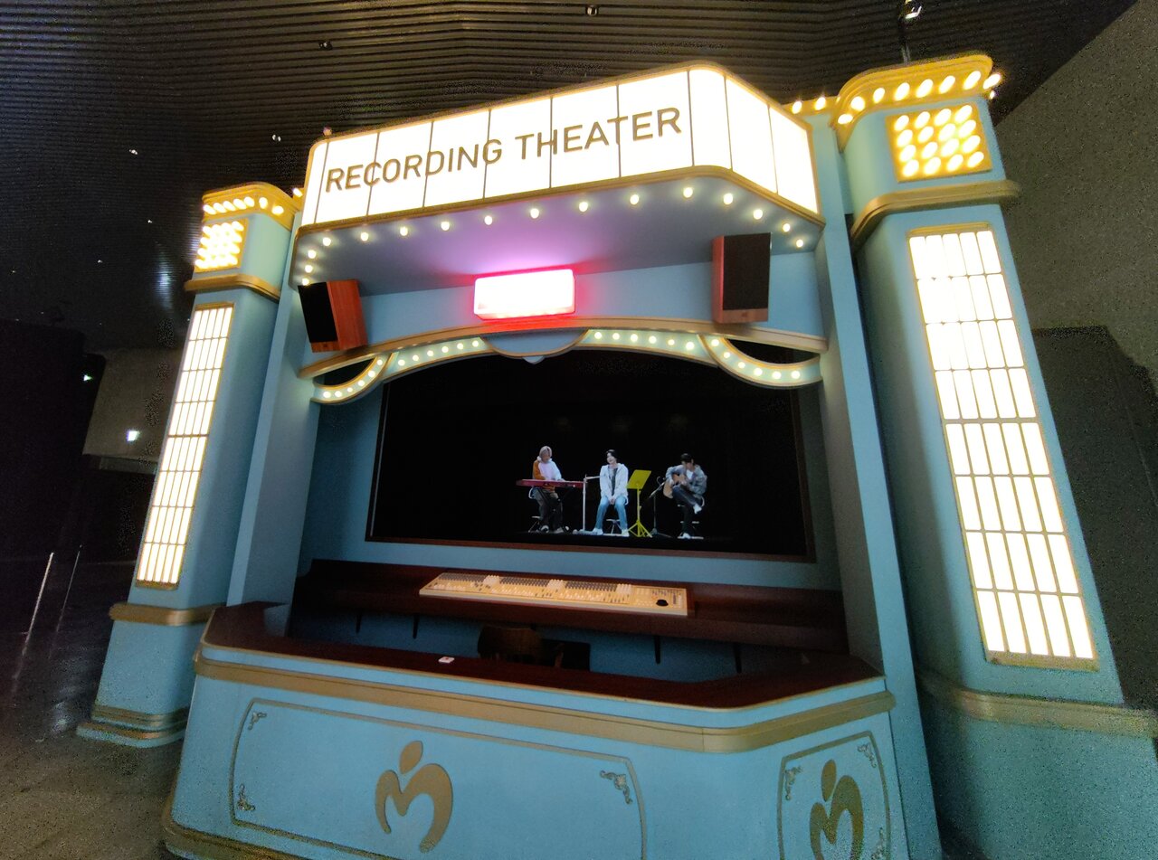 レコーディング風景を楽しめる「RECORDING THEATER」（大阪市北区、３月１日）