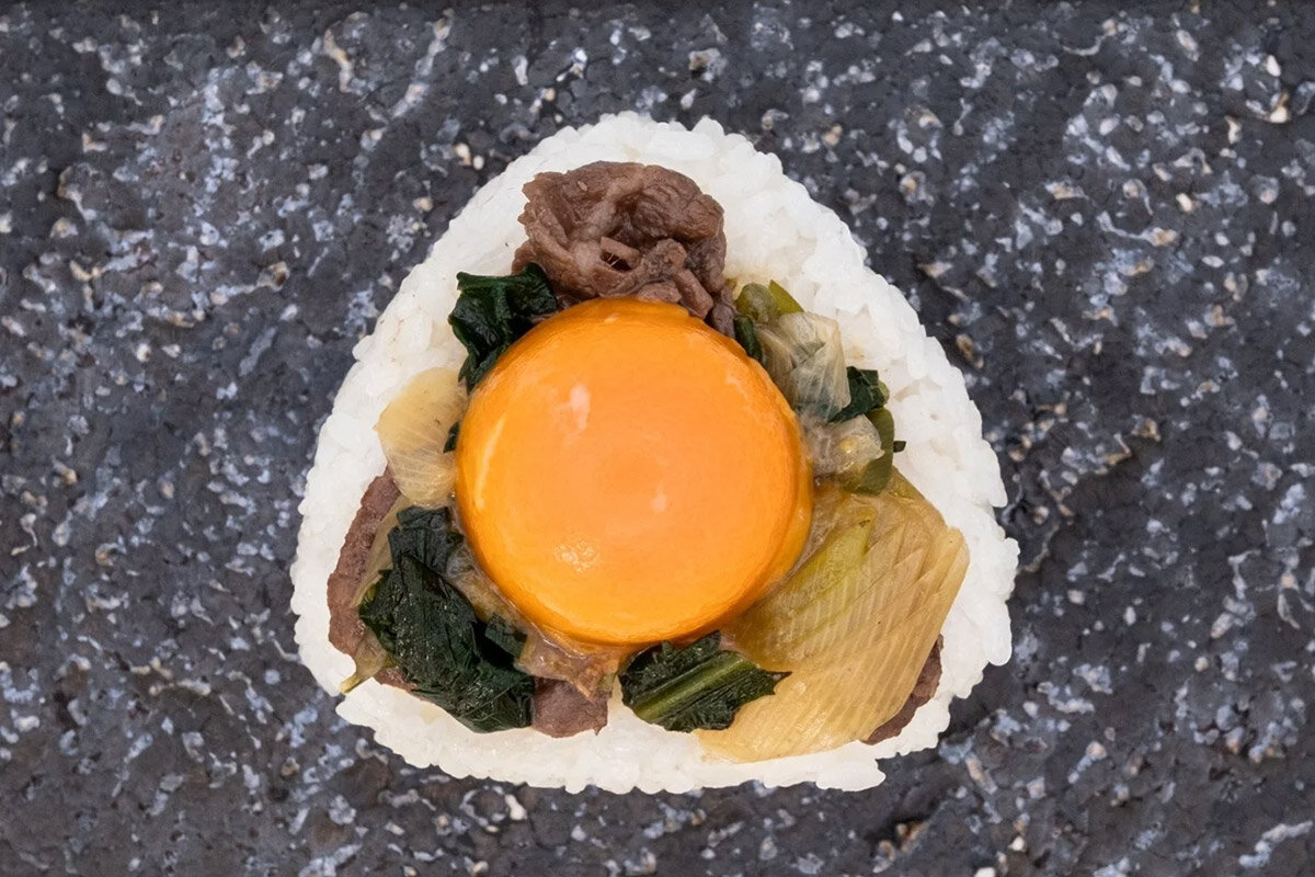 「深谷ねぎすき焼き×塩麴漬け卵黄」（イートイン限定、追加料金「銀白定食」＋300円・税込）