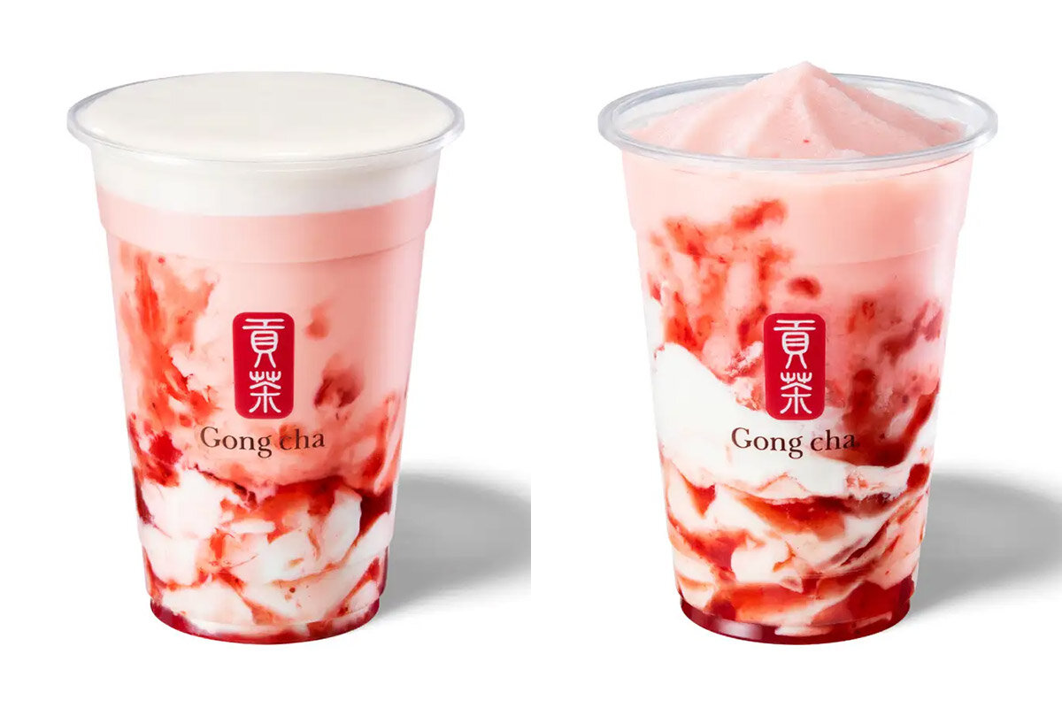 ゴンチャの期間限定ドリンク「いちご杏仁 ミルクティー」（ICED／M670円・L760円、左）、「いちご杏仁 ジェラッティー」（FROZEN／M700円、以上税込）