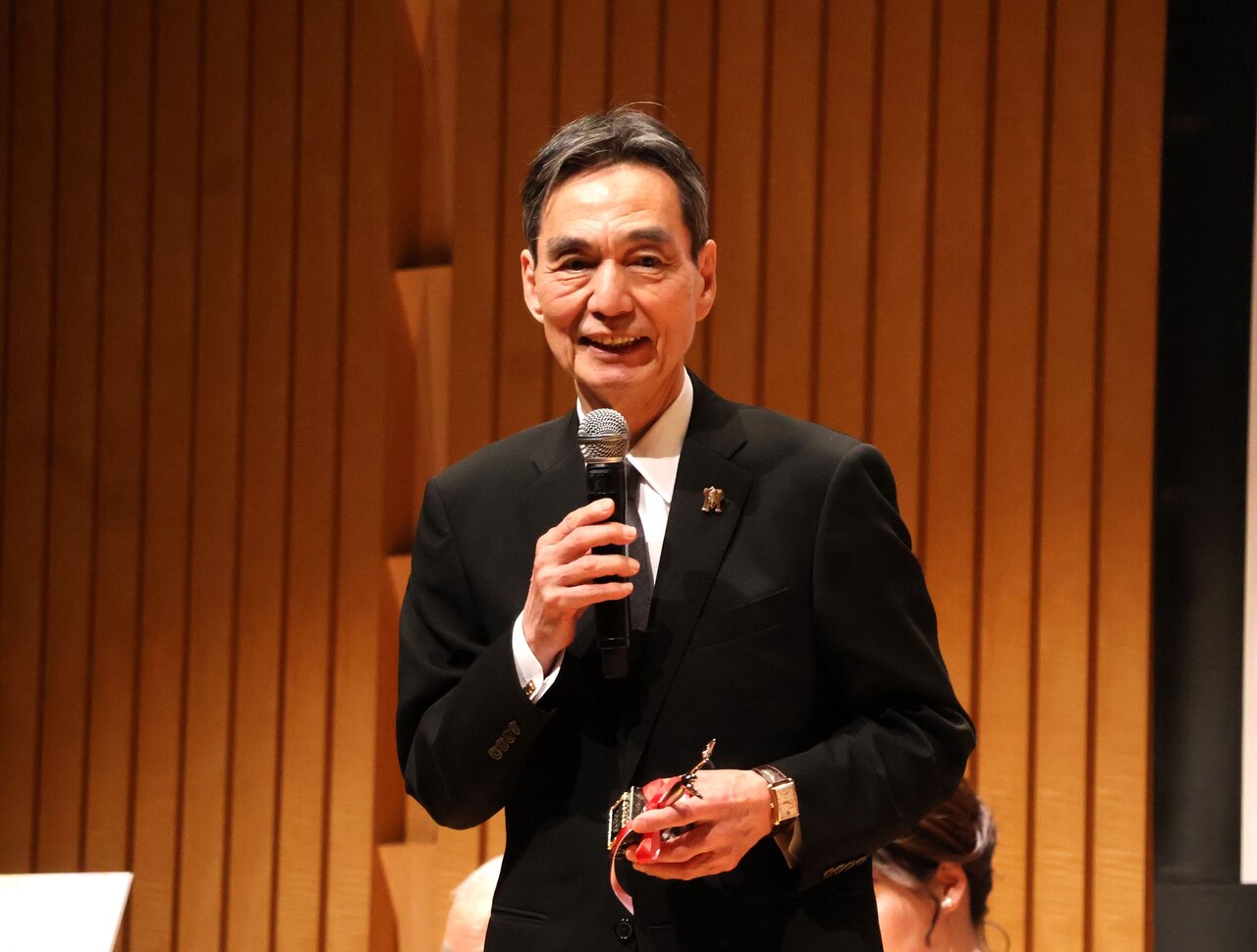 映画『敵』で主演男優賞を受賞した長塚京三さん（３月８日、大阪市北区）