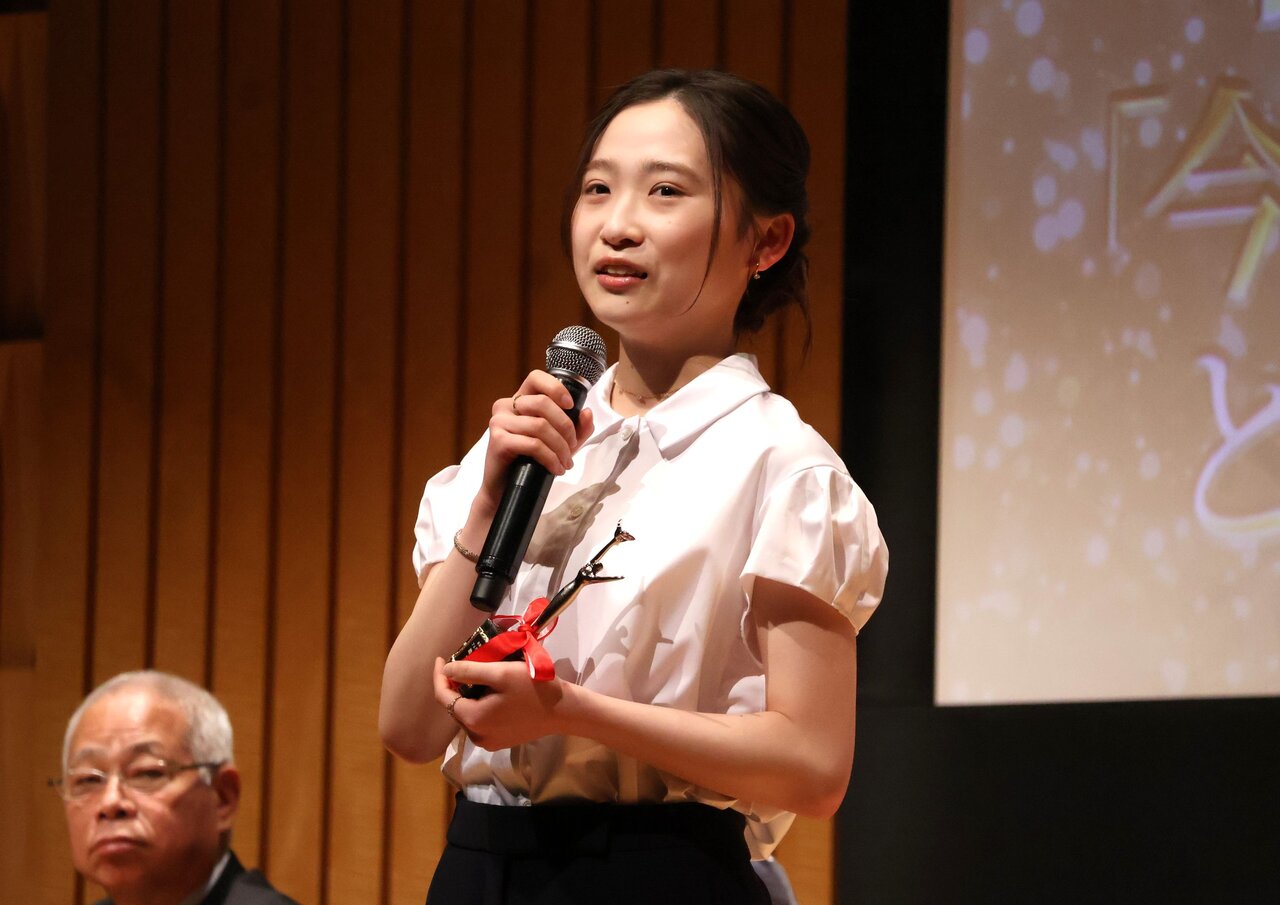 『今日の空が一番好き、とまだ言えない僕は』で助演女優賞を受賞した伊東蒼さん（３月８日、大阪市北区）