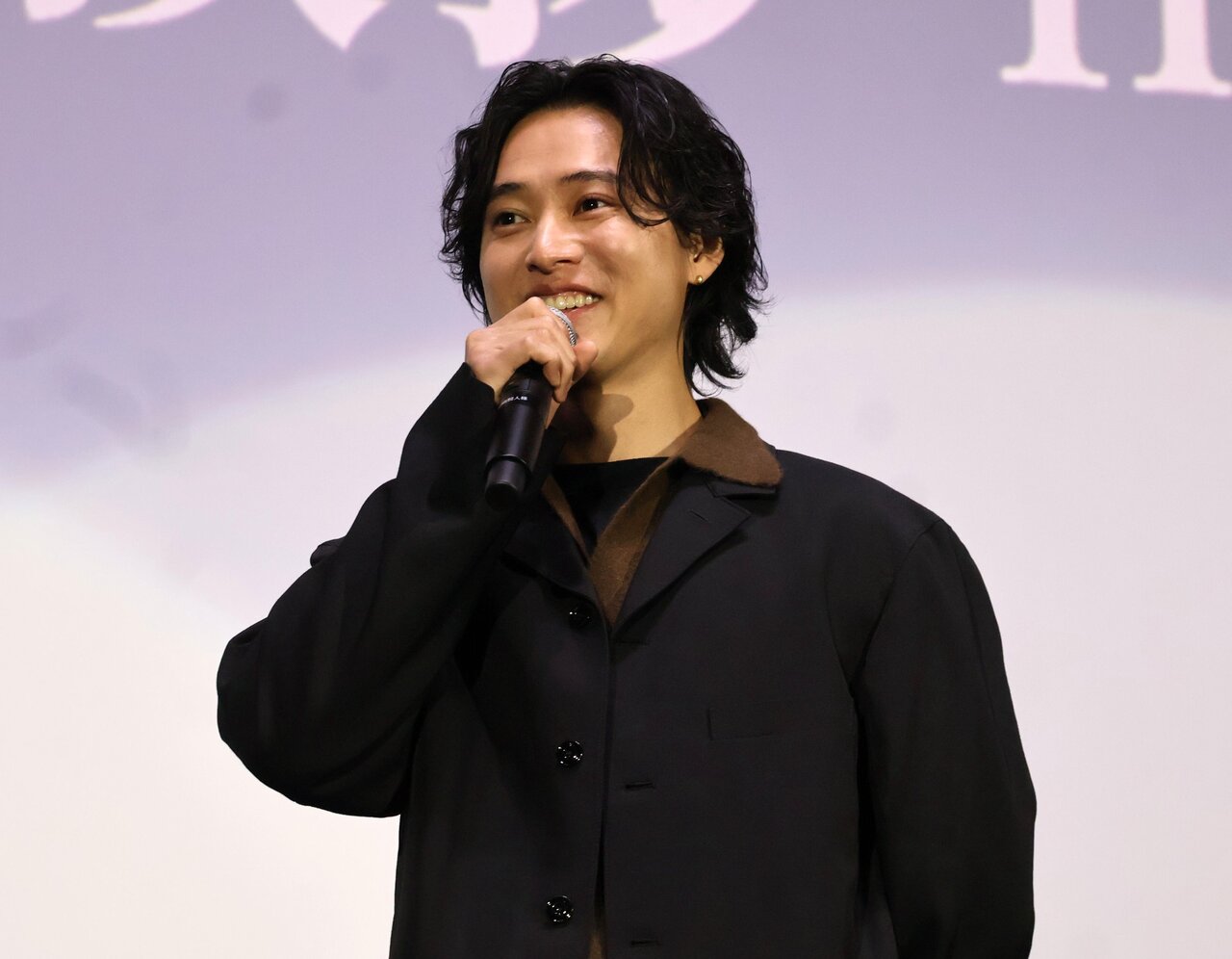 映画のPRをする山﨑賢人さん（３月９日、大阪市北区）