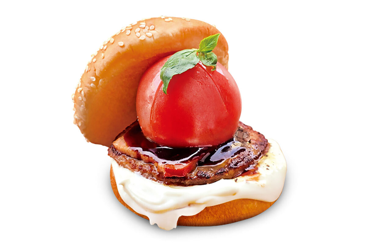 「ドムドムハンバーガー」の「丸ごと！！トマトバーガー」（単品950円、セット1,350円）