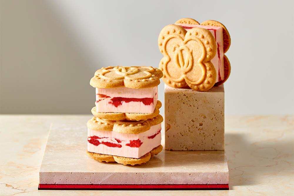 春限定のダブル苺仕立てとなった極厚バターサンド「いちごバターサンド〈ダブル苺〉」（3個入1,674円・ひとり2箱まで）