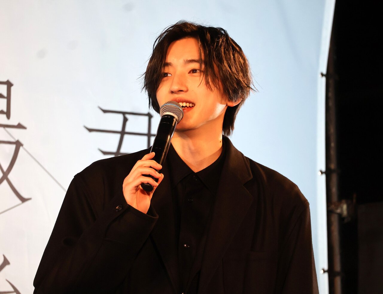 地元・大阪でのがい旋イベントを喜ぶ道枝駿佑さん（３月11日、大阪市北区）