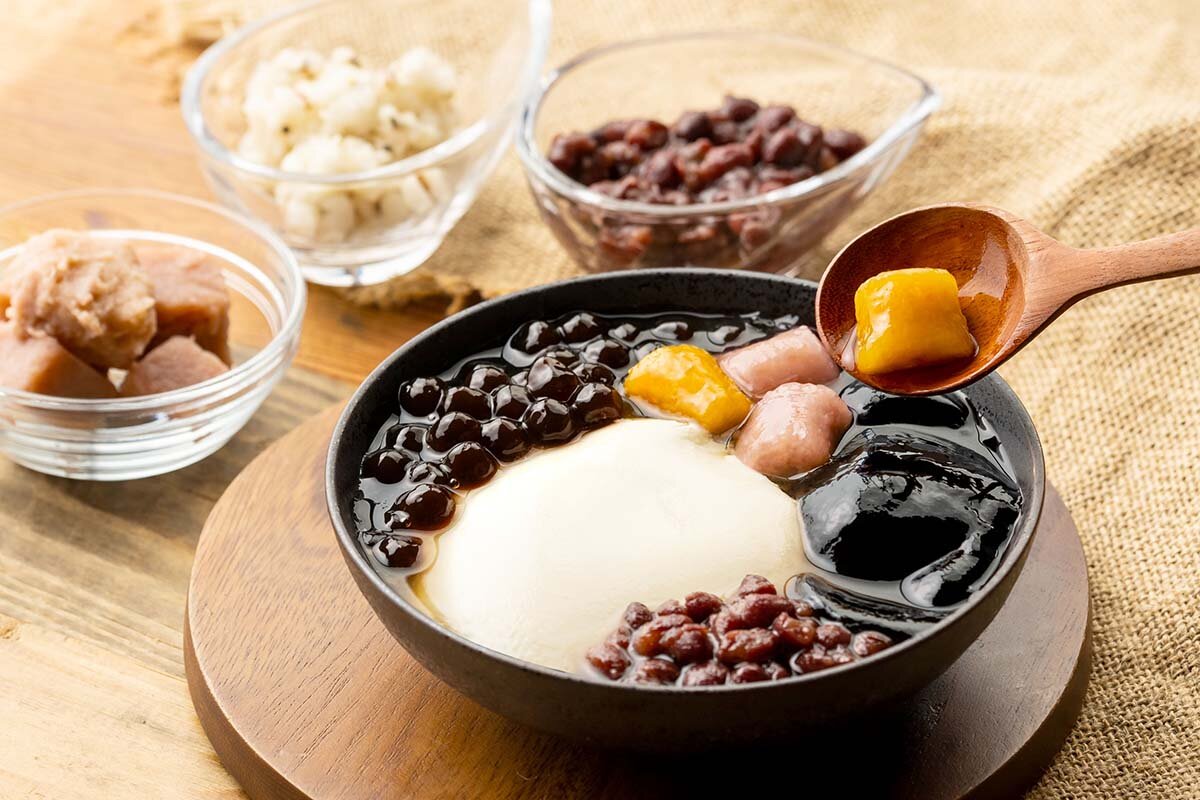 自分だけの豆花を作れる「選べるトッピング！招牌豆花」（850円～）