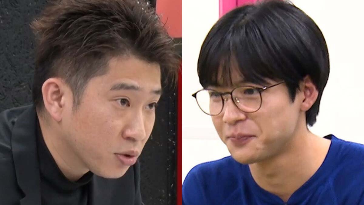 講師の松本尚也先生（左）から厳しい指導を受け、返す言葉もない秦アナ