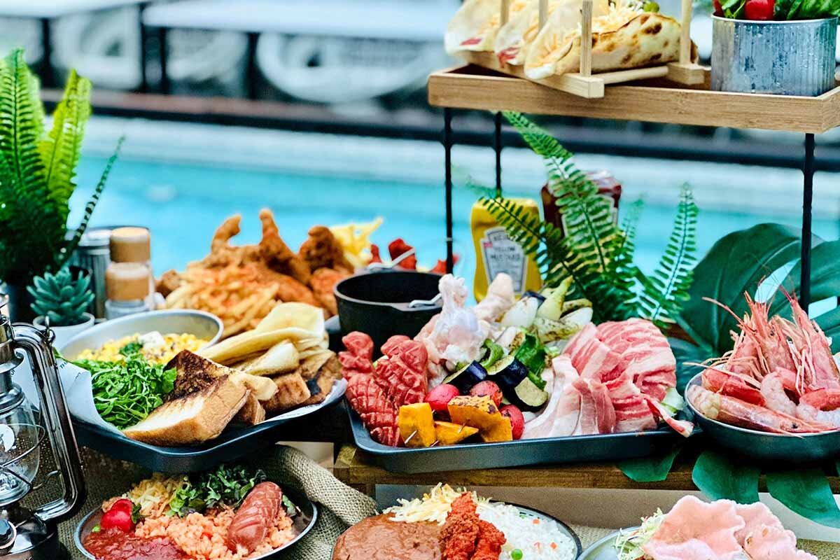 「チキンフィンガー＆カリフォルニアトースト食べ放題付きアメリカンBBQ」（4,900円、土日祝5,200円）