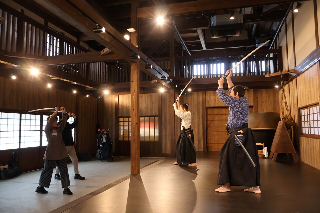 「侍修練場」で“弟子入り”して刀剣修行ができる（３月19日、太秦映画村）