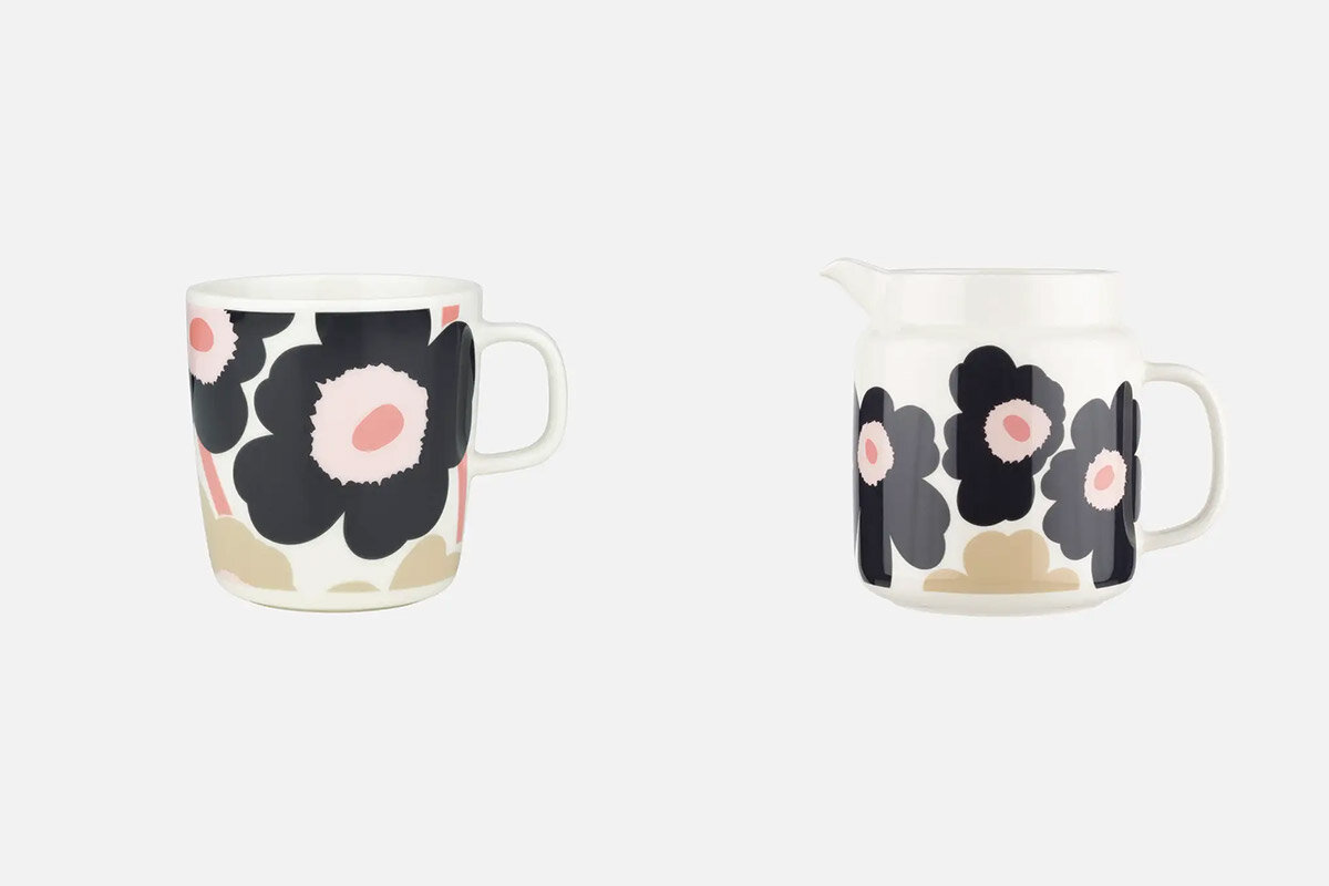 「マリメッコ」のマグカップ（5,720円）とジャグピッチャー（15,400円・ともに税込）