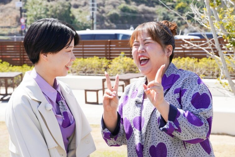 左から）天才ピアニスト 竹内知咲、ますみ