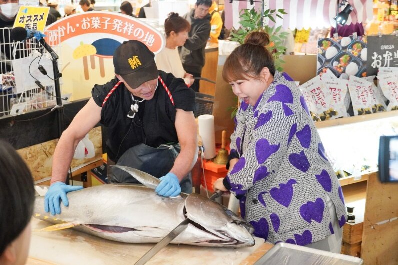 帽子の男性：海南サクアス・和泉享さん