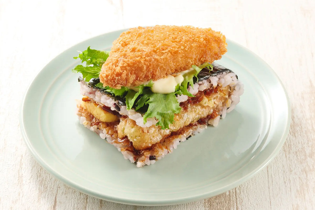 ほっかほっか亭の元祖「のり弁当」をベースにアレンジされた、一番人気の「ワンハンドBENTO 海苔弁」