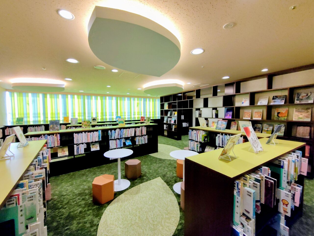 日本の本を置く「もりのひろば」（３月28日、大阪府寝屋川市）