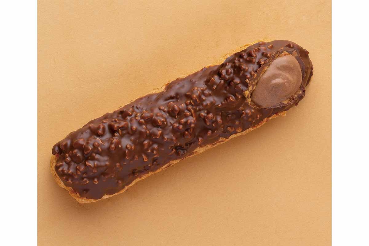 「小枝＜ミルク＞」の味わいをシュークリームで再現した「小枝シュー」（390円）