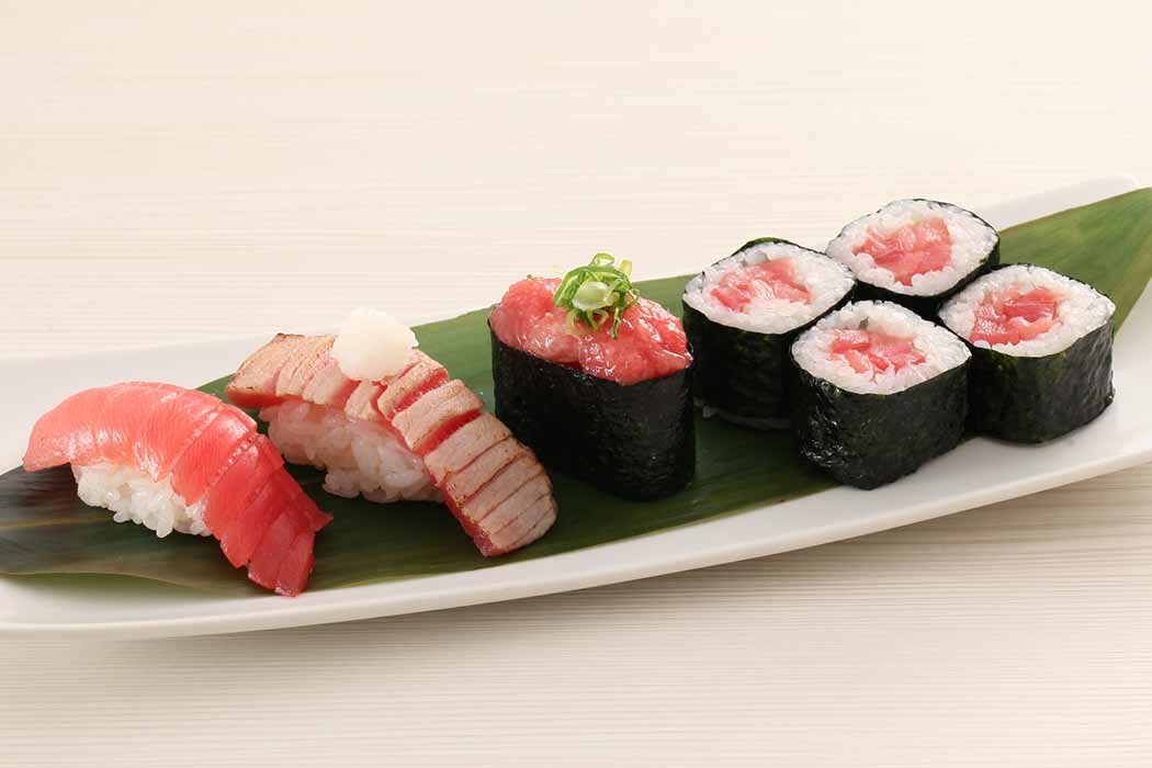 期間限定の「本まぐろ中とろづくし」（1,480円）