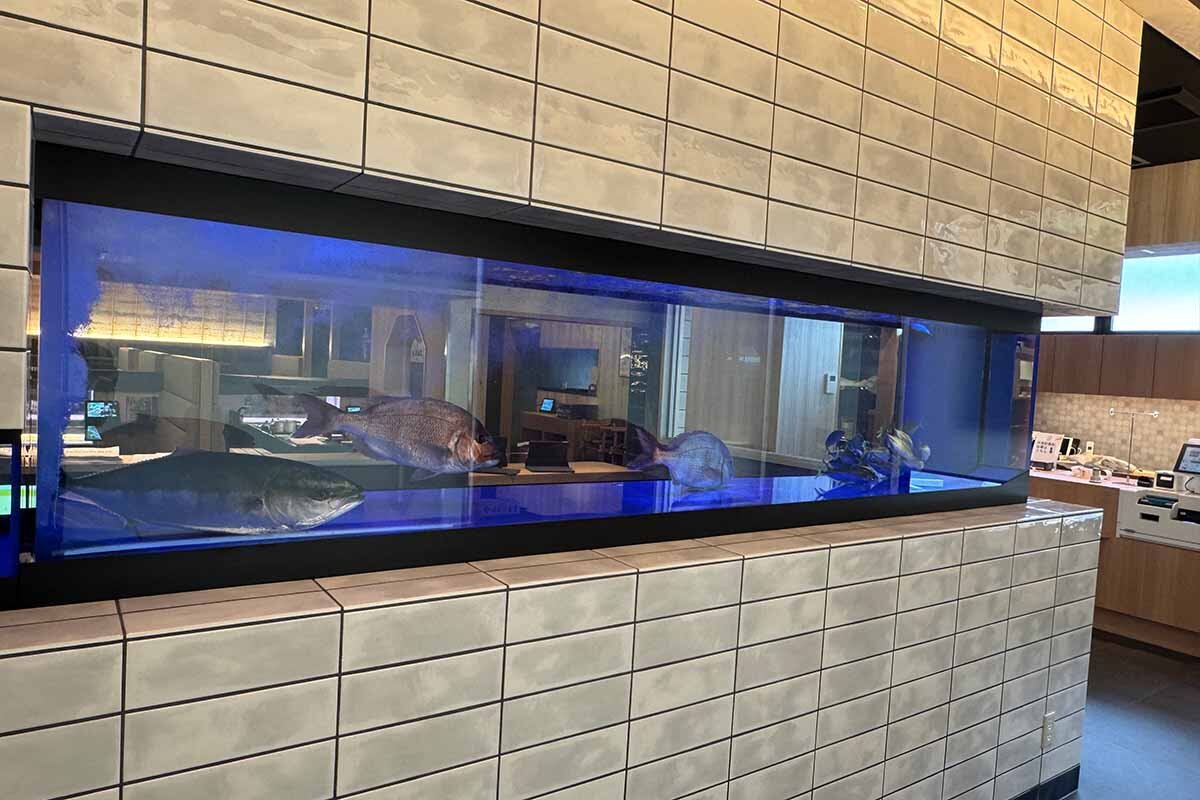 従来の店舗比で約2倍に大型化したという“いけす”