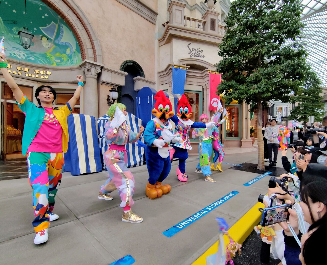 パークの人気キャラクターたちの特別撮影会も（３月31日、USJ）