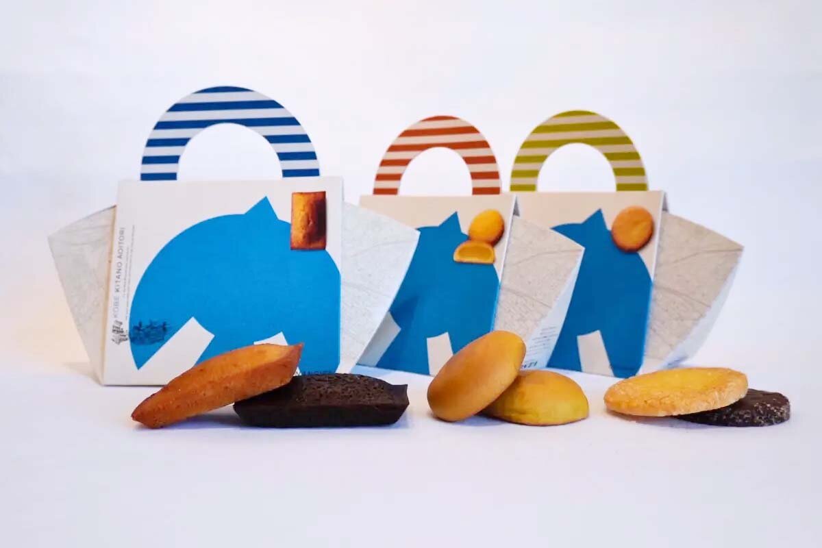 「神戸北野アオイトリ」のフィナンシェ（3個入950円）、ミルク饅頭（3個入734円）、クッキー（3個入734円）