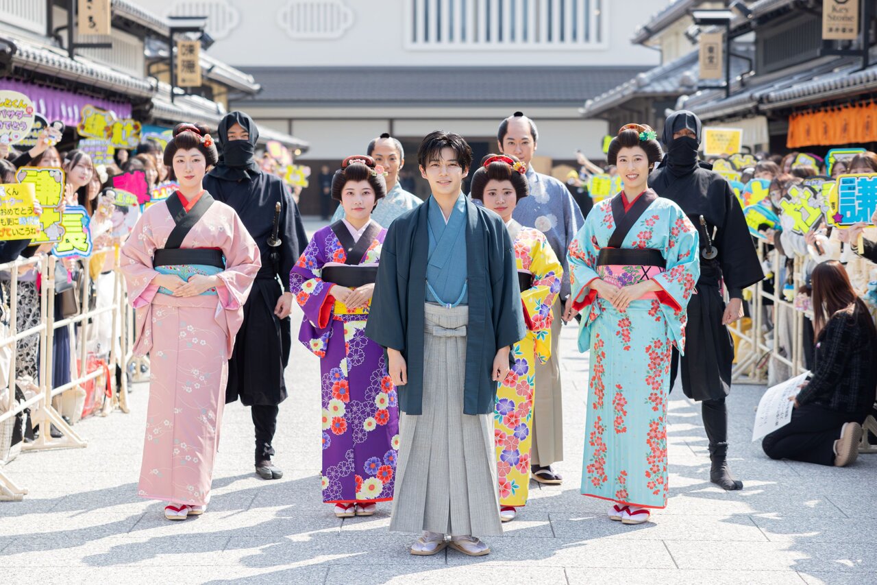 着物姿で練り歩いたなにわ男子の長尾謙杜さん