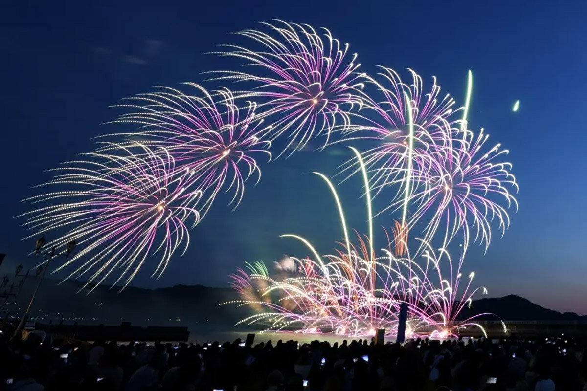 「和歌山マリーナシティ」（和歌山県和歌山市）で開催される花火ショー『スターライトイリュージョン2026』イメージ