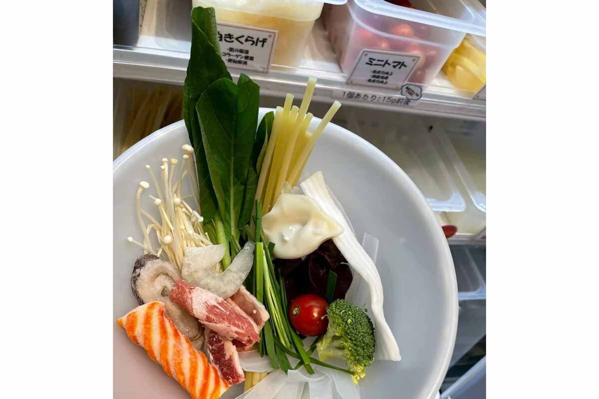 「福恩麻辣湯」で具材を入れた器