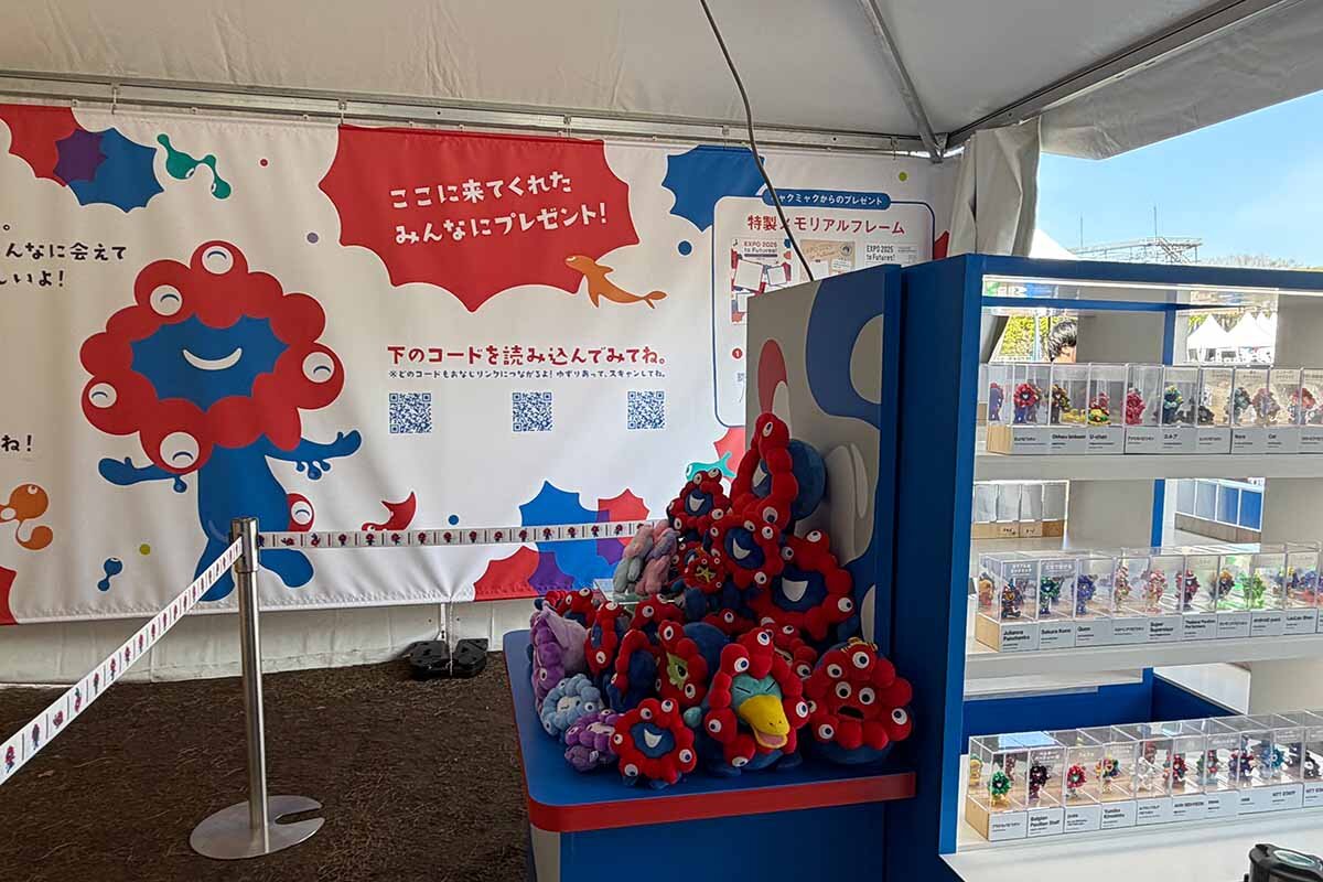 ミャクミャクのフィギュアなどが展示されるミャクミャクハウス