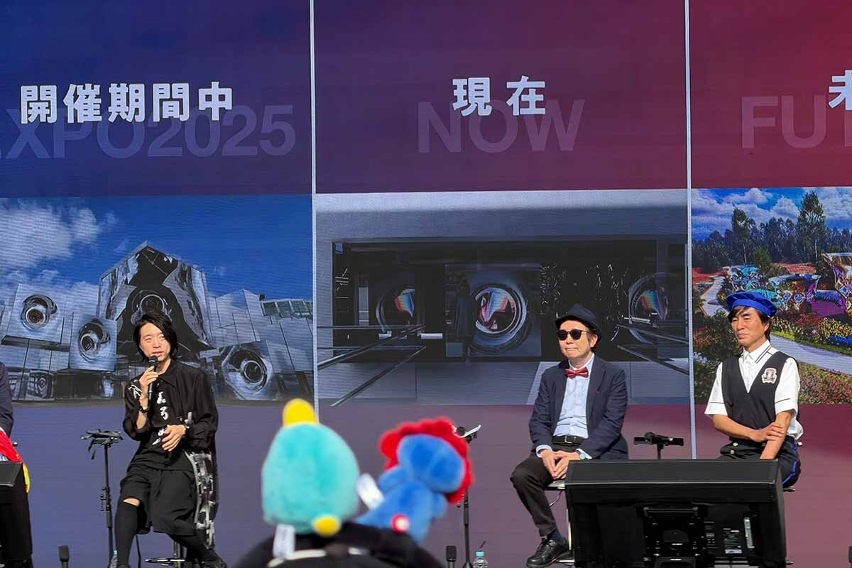 開幕1周年記念イベントのトークショーに参加した落合陽一氏（左）ら