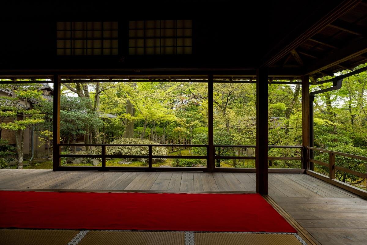 お庭を見ながらお茶とお菓子をいただくことができます「妙心寺塔頭　大法院」（京都市右京区）