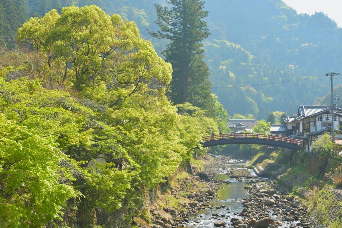太鼓橋と室生川を望む「室生寺」（奈良県宇陀市）