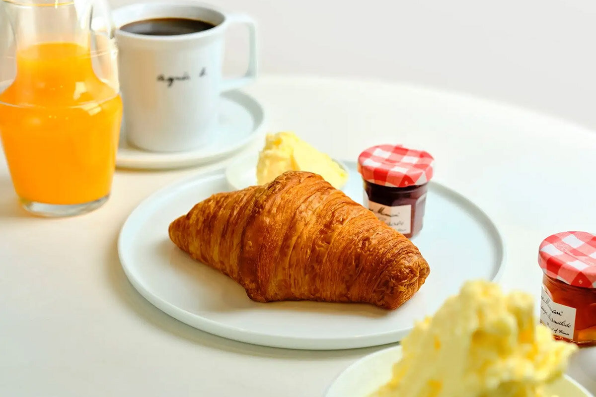 コーヒー、紅茶、柑橘ジュースから選べる、神戸阪急限定メニュー「クロワッサンセット」（1,650円・税込）