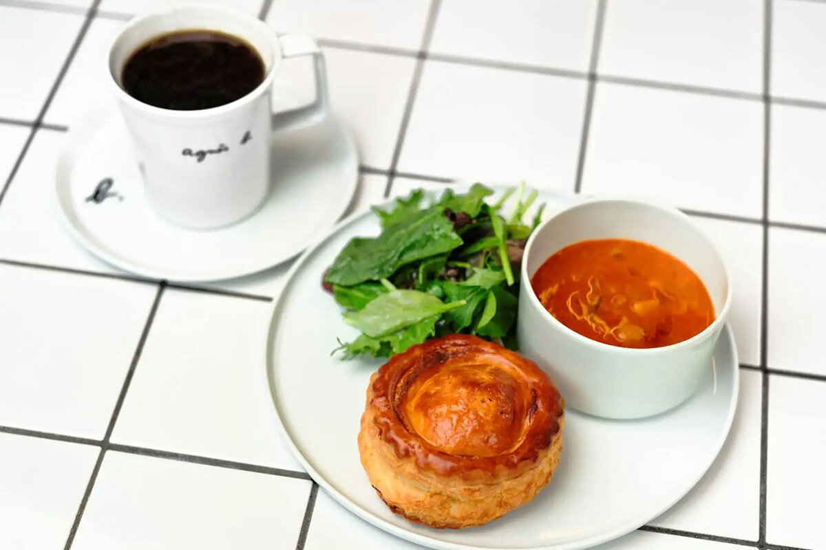 神戸阪急限定メニュー「神戸牛のミートパイセット（ミニサラダ、スープ、ドリンク付き）」（1,980円・税込）